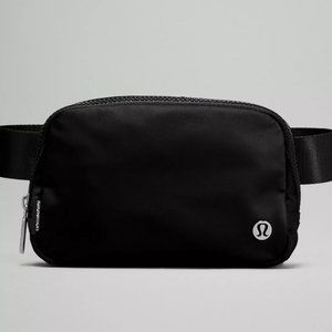 Lululemon Everywhere Belt Bag 1L